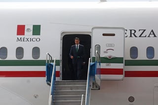 Enrique Peña Nieto y su comitiva gastaron más de 20 millones de pesos durante giras internacionales en el avión TP-01. (EFE)