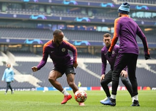 Raheem Sterling, en el entrenamiento del Manchester City ayer, en el Tottenham Hotspur Stadium.