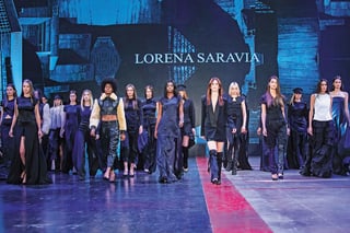 Lorena Saravia apostó por su color predilecto: el negro. Vestidos largos, faldas en capas, pantalones de pierna amplia, etc., se tiñeron de este.