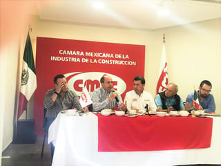 Anuncia el director de Conagua, Gutiérrez Santana, inversiones por 160 millones de pesos en conjunto para realizar obras de agua potable, drenaje y saneamiento en Coahuila en 2019. (VIRGINIA HERNÁNDEZ)