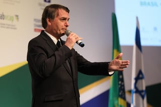 El sondeo también relevó que 30 por ciento de los encuestados evaluó de malo a pésimo al gobierno de Jair Bolsonaro. (EFE)