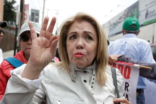Da su versión. Por amistad, Silvia Urquidi asegura que callará sobre las propiedades del cantante Juan Gabriel. (ARCHIVO)