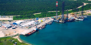 Petróleos Mexicanos (Pemex) entregará este mediodía a la Secretaría de Marina (Semar), la Estación Naval de Búsqueda, Rescate y Vigilancia Marítima, edificada en las instalaciones del puerto de Dos Bocas. (ARCHIVO)