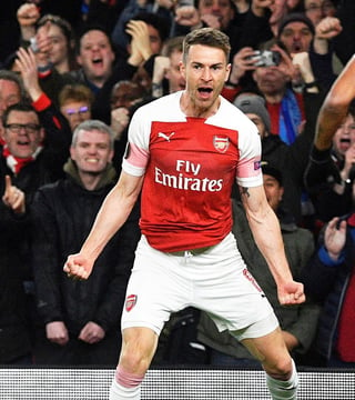 Aaron Ramsey, del Arsenal, celebra un gol en el partido de ayer de la Liga Europa entre Arsenal y Nápoles, en Londres.