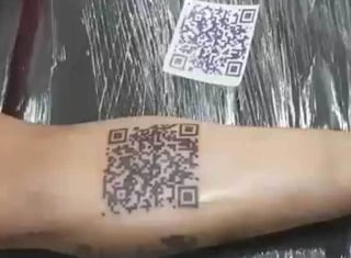 Al compartir su tatuaje, lo que pasó es que la gente hizo campaña contra él y eliminaron el video. (INTERNET)