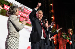 El presidente del Partido Socialdemócrata de Finlandia, Antti Rinne, celebró la victoria electoral de su partido ayer en Helsinki. (EFE)