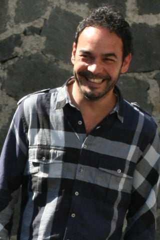 Papel. El actor mexicano Fabián Corres interpreta a un hombre con problemas de esquizofrenia en la cinta El escritor. (AGENCIAS)