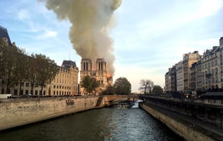 Esta tarde la catedral de Notre Dame en París ardió en llamas. (AP)