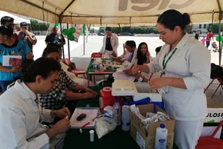 Más de 200 personas acudieron a la jornada de salud que se realizó en la Plaza Mayor.