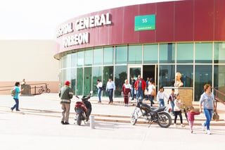 En el Hospital General de Torreón hay 8 médicos internos y no se descarta que en todos los hospitales del Estado detengan labores. (ARCHIVO)
