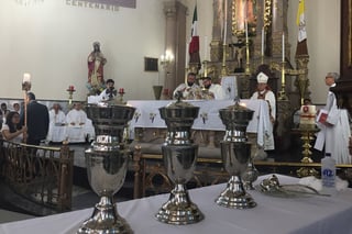 Ayer se celebró la Misa Crismal en la Diócesis de Gómez Palacio con la presencia del obispo emérito de Torreón, José Guadalupe Galván. (EL SIGLO DE TORREÓN)