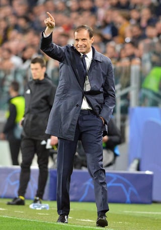 El entrenador de Juventus, Massimiliano Allegri, dirige durante el partido de vuelta por los cuartos de final de la Liga de Campeones.