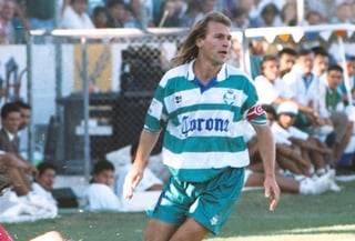 Club Santos recordó el 25 aniversario del histórico gol de Héctor Adomaitis que marcó el nacimiento de la Santosmanía. (ARCHIVO)