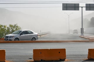 La Secretaría de Salud de Coahuila llamó a la ciudadanía a tomar precauciones ante la presencia de vientos y terregales en la Comarca Lagunera. (ARCHIVO)