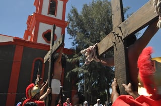 La tradicional representación dio inicio a las 10:30 horas en las calles Zarco y Corona, y terminó después de las 12:30 en Auza y Zarco. 