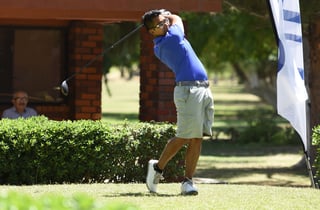 Alan Urista se llevó la victoria en el Torneo Anual de Golf de Semana Santa en el Campestre de Gómez.