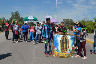 En el ejido Concordia de San Pedro celebran en grande el Domingo de Resurrección, con una procesión en que participan varias comunidades y que luego se convierte en toda una verbena popular. (EL SIGLO DE TORREÓN)