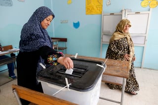 Los egipcios votan por enmiendas que podrían permitir que el presidente permanezca en el poder hasta 2030. (EFE)