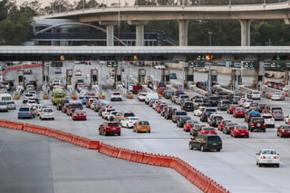 Cientos de automovilistas cruzaron la caseta México-Cuernavaca, luego de las vacaciones. (EL UNIVERSAL)