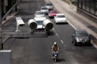 Ciudad de México estrenó este lunes 138 cámaras y radares que estarán pendientes del cumplimiento de las normas viales de los conductores, cuyas infracciones comportarán sanciones educativas o trabajos comunitarios. (ARCHIVO)
