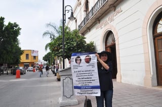 La ciudadana acusó a la jefa de gabinete del gobierno de Durango, Rosario Castro, y al director de la Contraloría estatal en la región Laguna, Pascual Moreno, de fraude. (EL SIGLO DE TORREÓN)