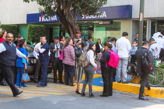 Varios inmuebles de la Ciudad de México fueron evacuados por seguridad. (NOTIMEX) 