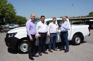Altos Hornos de México entregaron en comodato una camioneta doble cabina marca Nissan modelo 2019. (EL SIGLO COAHUILA)