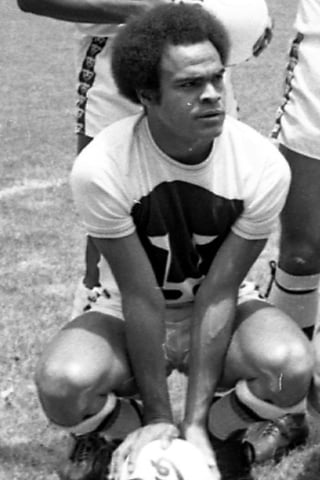 Juan José 'La Cobra' Muñante, exjugador de Pumas de la UNAM en la década de los 70, falleció ayer a la edad de 70 años en Estados Unidos.