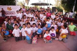Iniciaron los festejos con motivo del día del Niño en las comunidades rurales de Francisco I. Madero. (EL SIGLO DE TORREÓN/CLAUDIA LANDEROS)