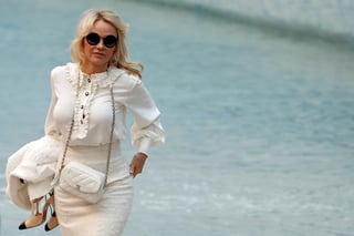 Inconforme. La actriz canadiense, Pamela Anderson, critica al Marsella por recaudar fondos para Notre Dame. (ARCHIVO)
