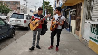 Uriel y Joanthan, dos cantantes del género sierreño y ranchero de La Laguna de Durango. (EL SIGLO DE TORREÓN)