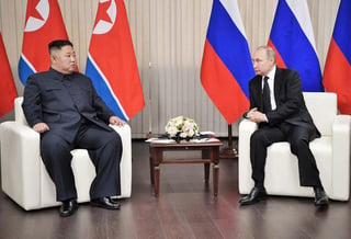 Vladímir Putin, y el líder norcoreano, Kim Jong-un, se reunieron hoy por primera vez. (EFE)