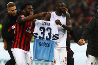 El triunfo de la Lazio en la semifinal de la Copa Italia fue opacada por los ataques racistas dirigidos a Tiemoue Bakayoko y Franck Kessie, jugadores del Milan. (Especial)