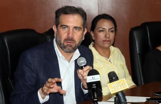 El presidente del Instituto Nacional Electoral (INE), Lorenzo Córdova Vianello, condenó de manera enérgica los recientes atentados que cobraron la vida de políticos y rechazó a la violencia como medio para resolver las diferencias. (ARCHIVO)