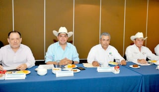 Los alcaldes de Monclova y Frontera, Jesús Alfredo Paredes y Florencio Siller Linaje durante la reunión del Consejo de Simas. (EL SIGLO COAHUILA)