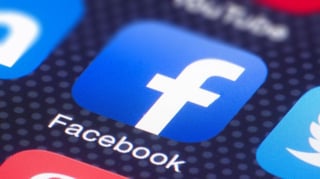 Según un comunicado, la Fiscalía abre este procedimiento porque Facebook habría recabado de esta manera 'cientos de millones' de cuentas de correo de manera impropia a las que dirigir publicidad personalizada dentro de la red social. (ARCHIVO)