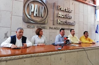 Ayer, líderes estatales del PAN y PRD anunciaron que seguirá la alianza, en busca de la alternancia. (EL SIGLO DE TORREÓN)