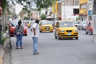 Taxistas invitaron a los socios de Uber a 'que se vengan, les damos trabajo, hay mucho trabajo acá con nosotros'. (ARCHIVO)