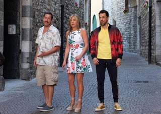 Murder Mystery es la película de Netflix en la que el actor mexicano, Luis Gerardo Méndez, aparece junto a Jennifer Aniston y Adam Sandler. (ESPECIAL)
