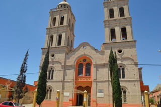 La Parroquia de San Pedro Apóstol es considerada como uno de los templos más bonitos de los municipios de la Comarca Lagunera en el estado de Coahuila. (EL SIGLO DE TORREÓN)