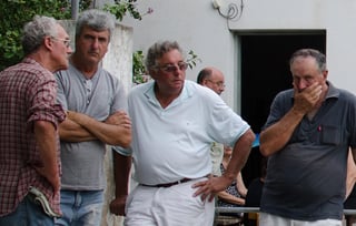 A causa de un paro cardíaco, Horacio Sala (centro derecha), padre de exfutbolista Emiliano Sala, falleció.