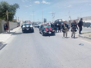 Según el reporte de las autoridades, el vehículo sedan circulaba por la carretera a Ciudad Villa Juárez y a la altura del motel Las Cuevas, embistió al peatón que en esos momentos intentaba cruzar dicha vía. (ESPECIAL)