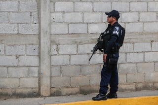 En Minatitlán ya están patrullando elementos con los logos de la Guardia Nacional. (EFE) 
