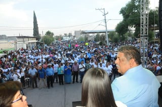 En su discurso el candidato solicitó de nueva cuenta el apoyo del pueblo de Tlahualilo para seguir dando continuidad a los proyectos que hay para el municipio.