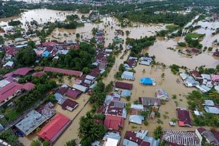 Las lluvias torrenciales de los días previos anegaron 'de forma extendida' nueve municipios y ciudades de Bengkulu y provocaron corrimientos de tierra. (EFE)