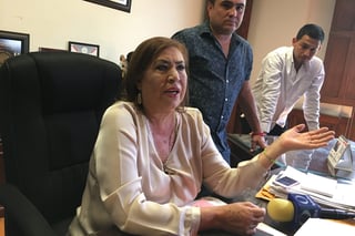 La alcaldesa de Lerdo dijo que tiene más de 40 años en el PRI y que no piensa renunciar a su militancia.