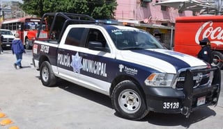 El Ayuntamiento de Torreón se retractará de haber presionado a los familiares de policías de desaparecidos para que firmaran la presunción de muerte, por lo que estas seguirán recibiendo el sueldo quincenal al que tenían derecho. (ARCHIVO)
