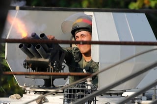 Usará las armas en caso de ser necesario, para frenar el levantamiento militar que encabeza el líder opositor Juan Guaidó. (AP)
