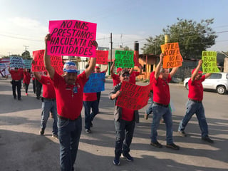 Desfile del Día del Trabajo, de la plaza de la colonia Occidental de Ciudad Frontera a la industria Teksid, en el libramiento Carlos Salinas de Gortari de dicho municipio.
