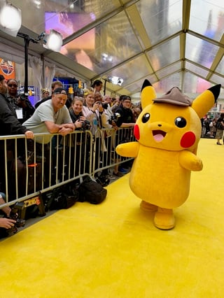 Varios Pikachus gigantes hacían las delicias de los miles de visitantes que cruzan a diario Times Square. (TWITTER)